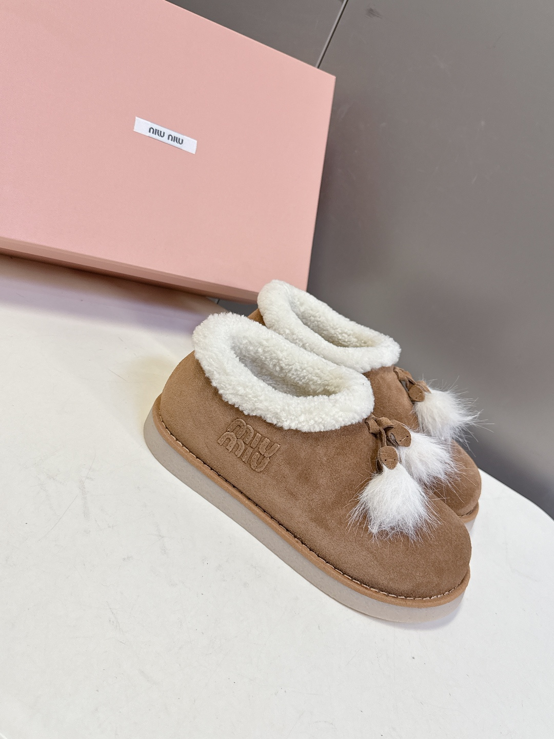 MiuMiu 缪缪秋冬最新走秀款 雪地靴毛毛鞋 原版购入开发 细节对原版 超多明星网红种草 小红书博主都