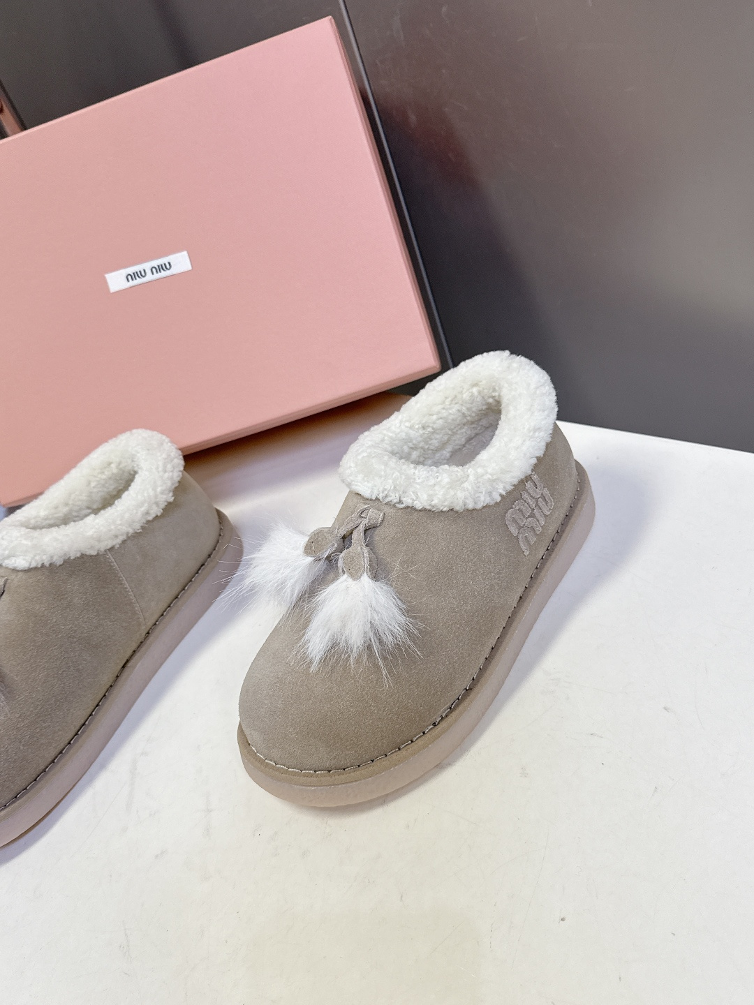 MiuMiu 缪缪秋冬最新走秀款 雪地靴毛毛鞋 原版购入开发 细节对原版 超多明星网红种草 小红书博主都