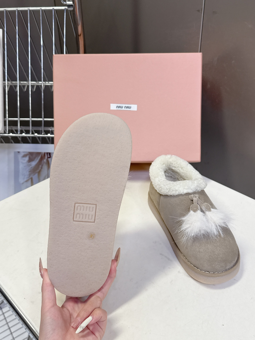MiuMiu 缪缪秋冬最新走秀款 雪地靴毛毛鞋 原版购入开发 细节对原版 超多明星网红种草 小红书博主都