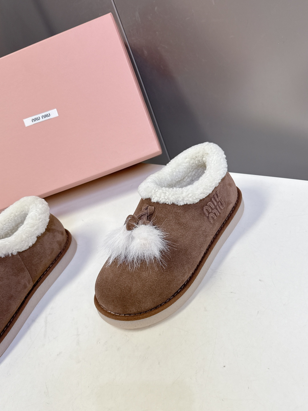 MiuMiu 缪缪秋冬最新走秀款 雪地靴毛毛鞋 原版购入开发 细节对原版 超多明星网红种草 小红书博主都