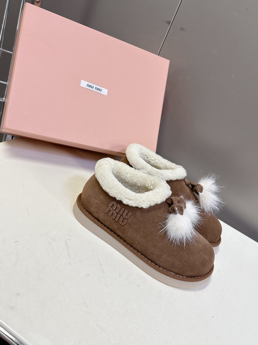 MiuMiu 缪缪秋冬最新走秀款 雪地靴毛毛鞋 原版购入开发 细节对原版 超多明星网红种草 小红书博主都