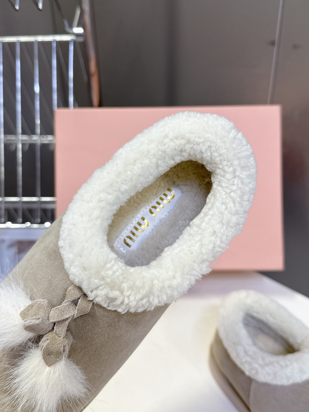 MiuMiu 缪缪秋冬最新走秀款 雪地靴毛毛鞋 原版购入开发 细节对原版 超多明星网红种草 小红书博主都