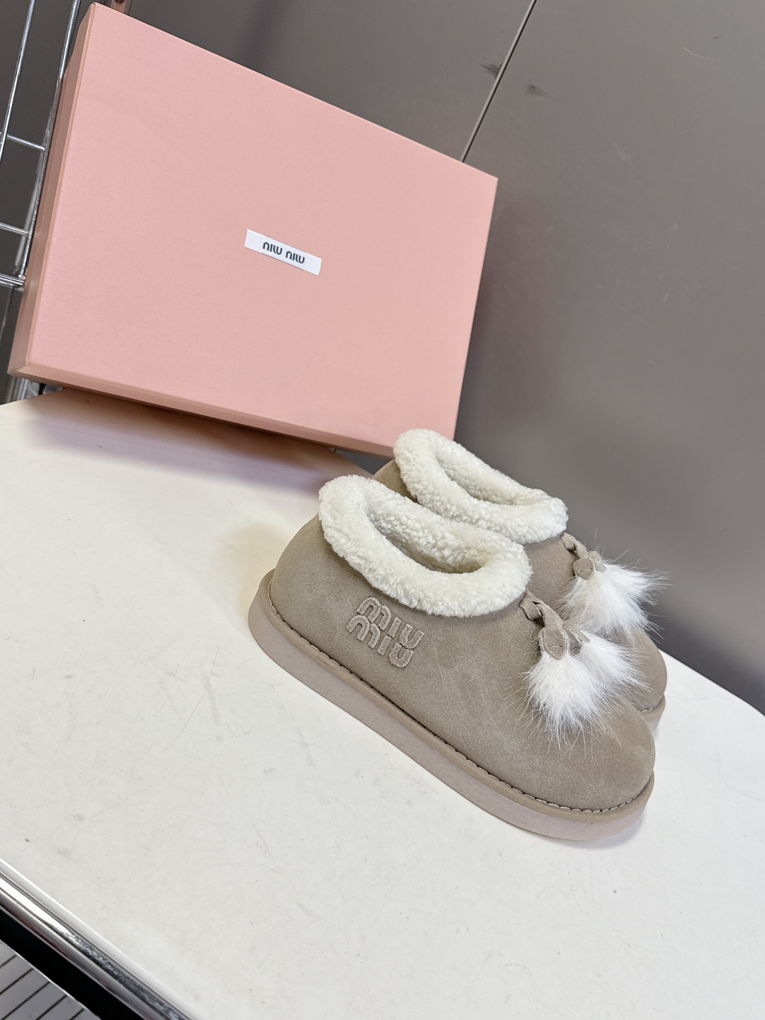 MiuMiu 缪缪秋冬最新走秀款 雪地靴毛毛鞋 原版购入开发 细节对原版 超多明星网红种草 小红书博主都