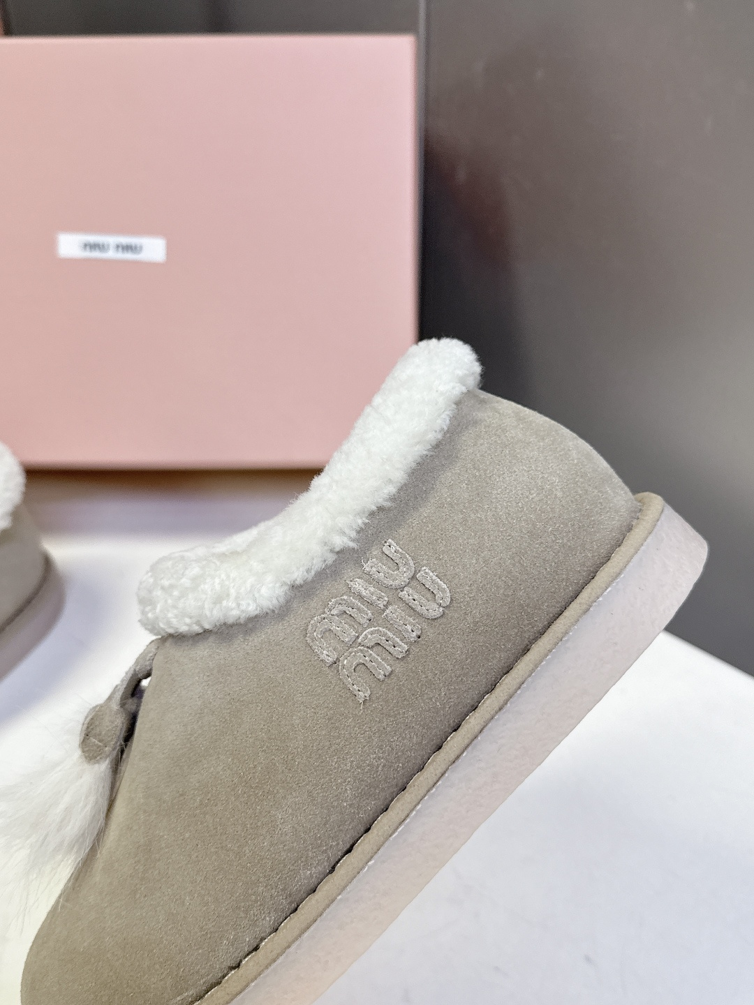 MiuMiu 缪缪秋冬最新走秀款 雪地靴毛毛鞋 原版购入开发 细节对原版 超多明星网红种草 小红书博主都