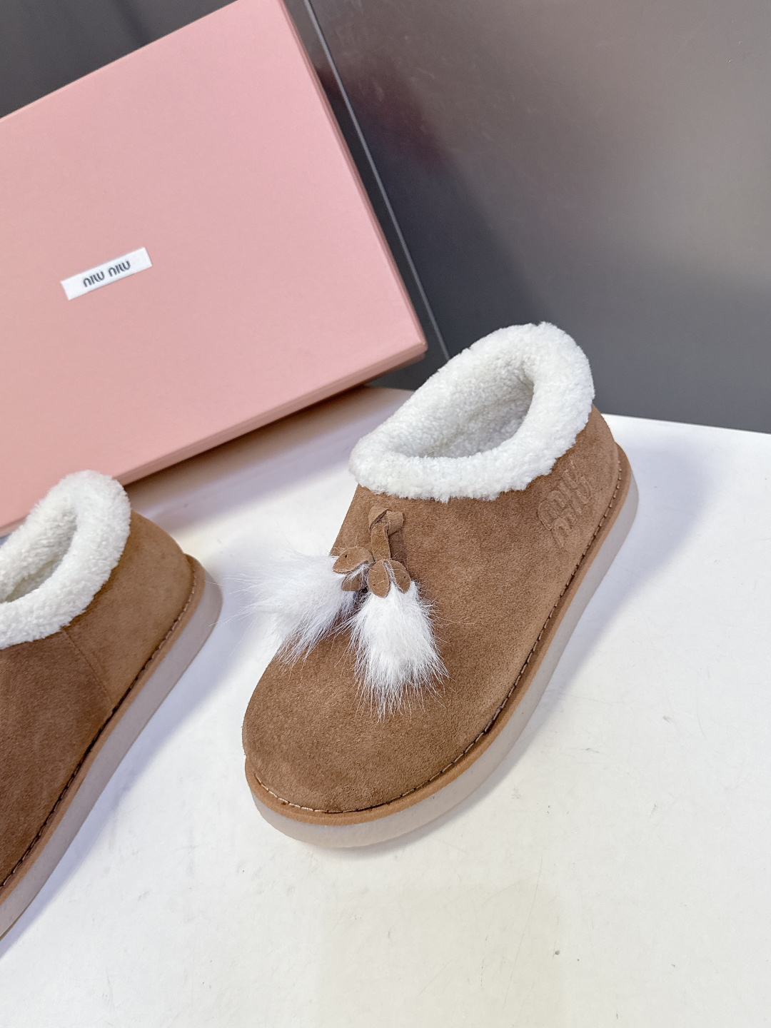 MiuMiu 缪缪秋冬最新走秀款 雪地靴毛毛鞋 原版购入开发 细节对原版 超多明星网红种草 小红书博主都