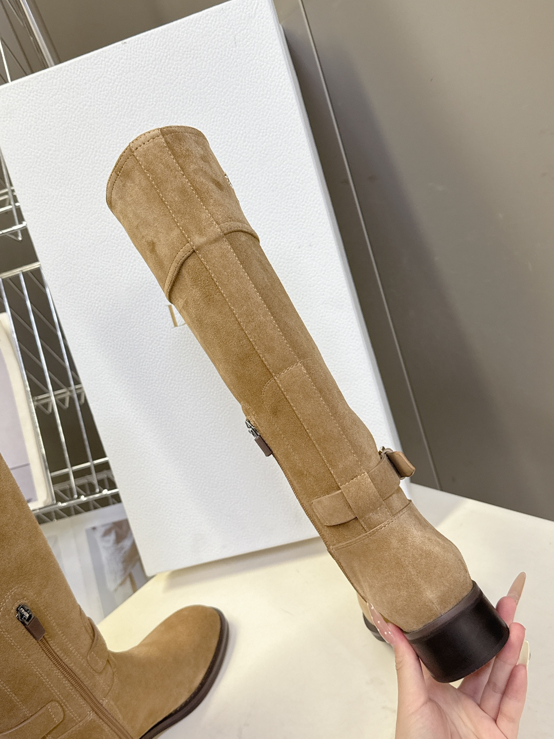 Dior迪奥秋冬最新走秀款一脚蹬长靴 超多明星网红种草、简约的设计 极具辨识度的logo点缀 品牌价值感