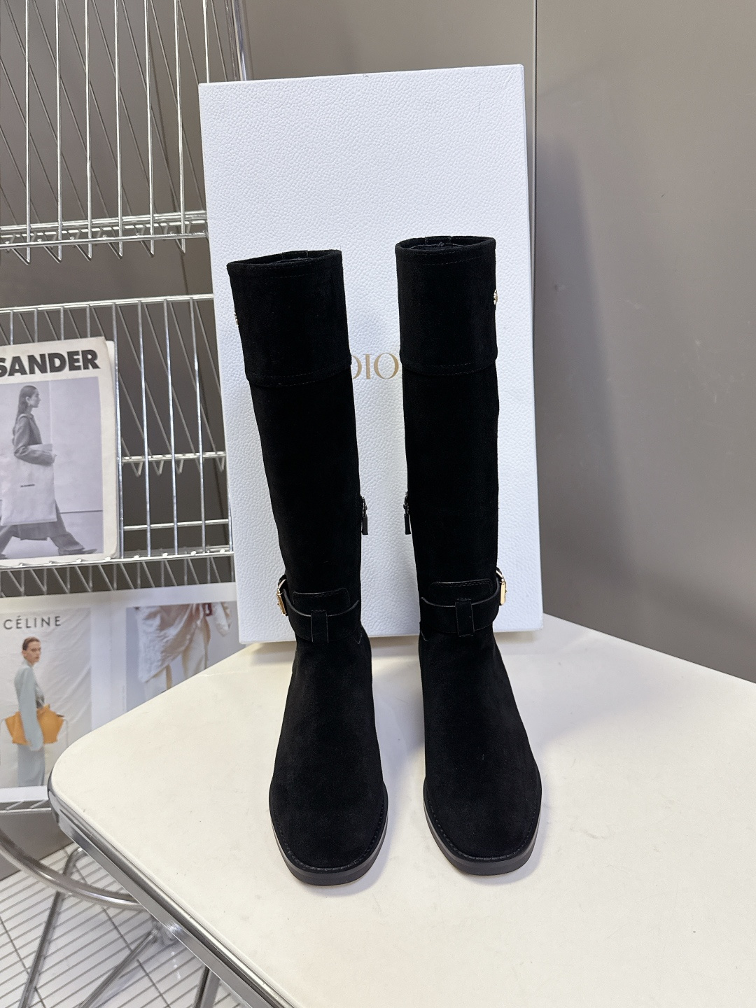 Dior迪奥秋冬最新走秀款一脚蹬长靴 超多明星网红种草、简约的设计 极具辨识度的logo点缀 品牌价值感