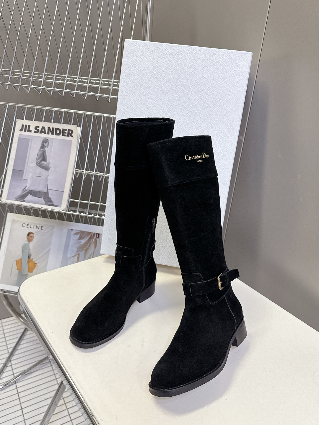 Dior迪奥秋冬最新走秀款一脚蹬长靴 超多明星网红种草、简约的设计 极具辨识度的logo点缀 品牌价值感