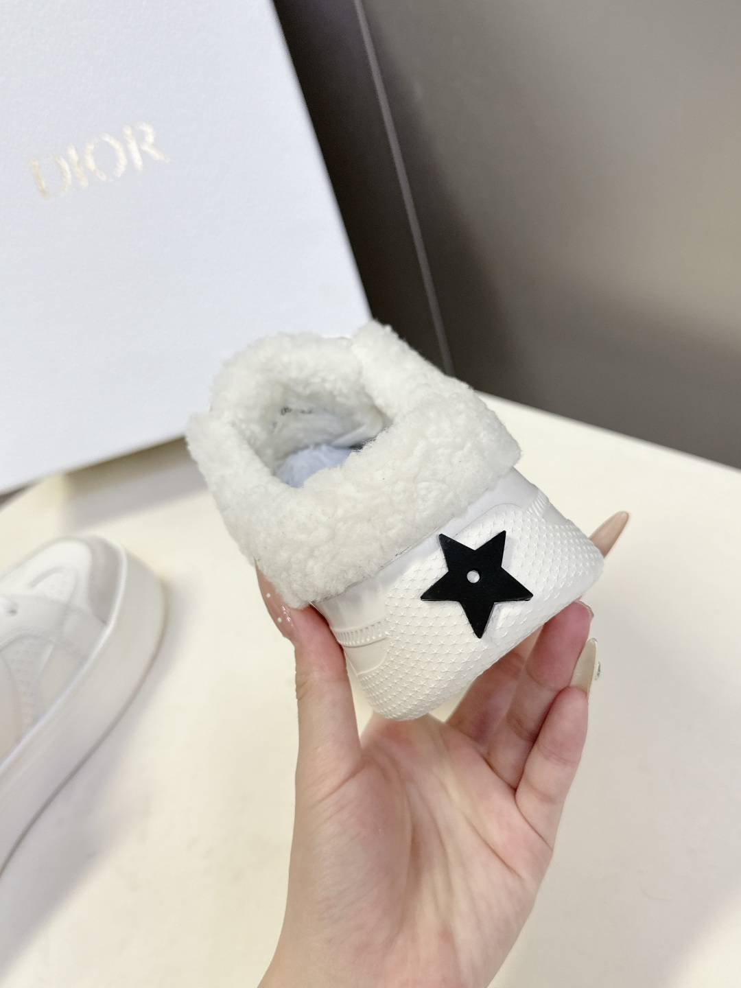 Dior迪奥秋冬最新款毛里 松糕鞋 厚底休闲鞋超多明星网红种草 这款Dior Star运动鞋延续经久不衰