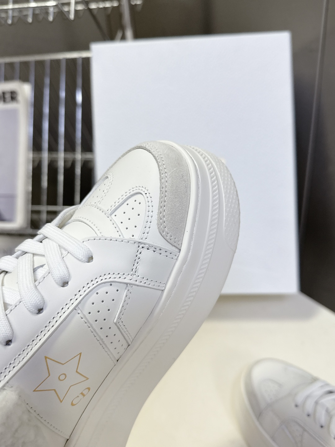 Dior迪奥秋冬最新款毛里 松糕鞋 厚底休闲鞋超多明星网红种草 这款Dior Star运动鞋延续经久不衰