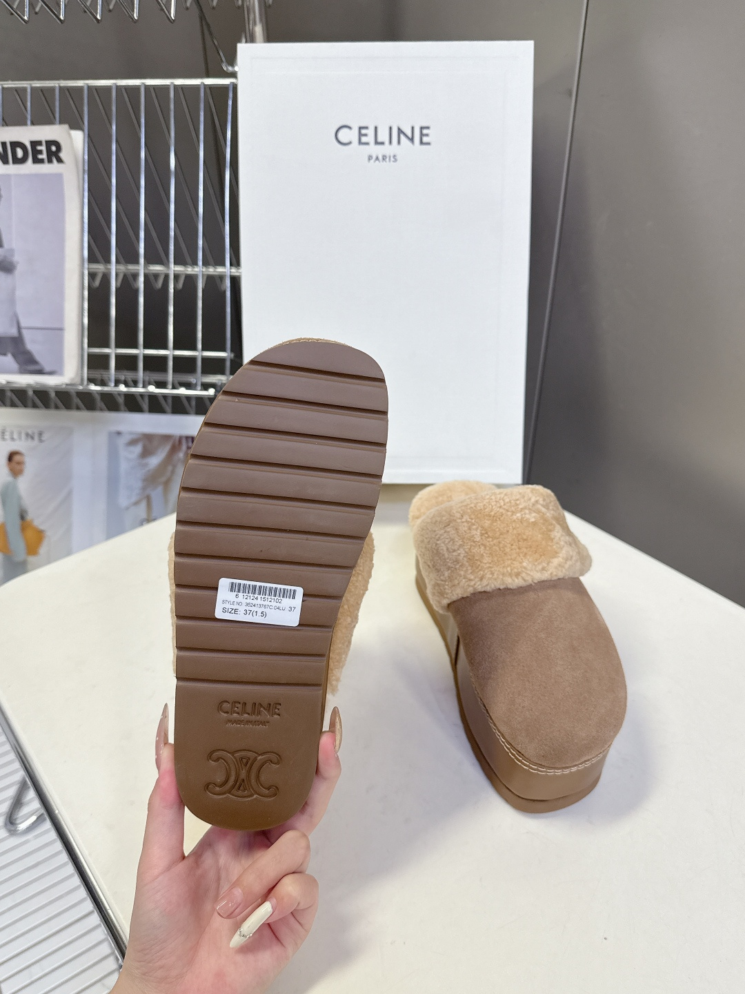 Celine思琳凯旋门秋冬新款厚底毛毛包头拖高级感十足 网红ins种草神器、非常复古风、气场十足单品、设