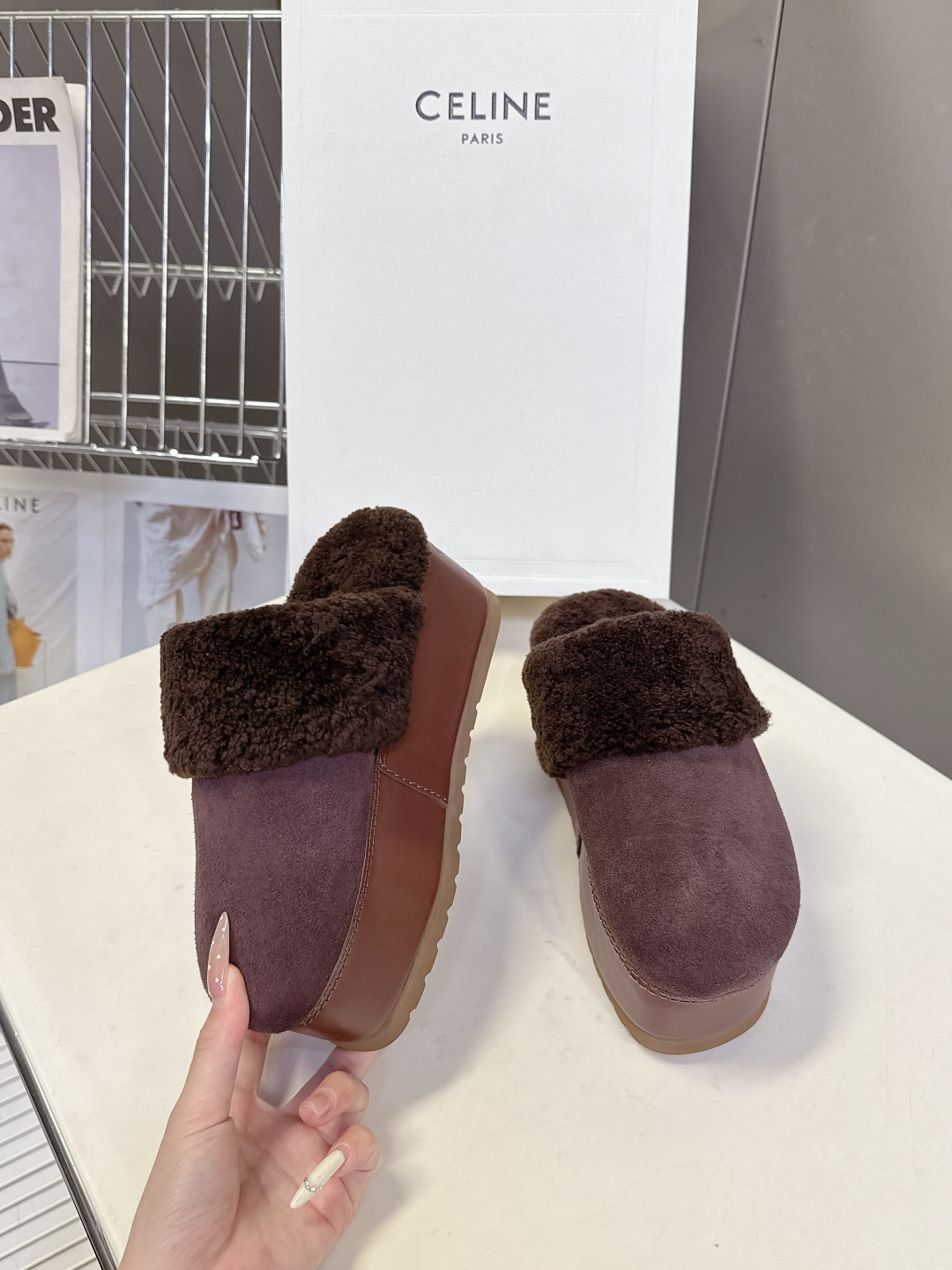Celine思琳凯旋门秋冬新款厚底毛毛包头拖高级感十足 网红ins种草神器、非常复古风、气场十足单品、设