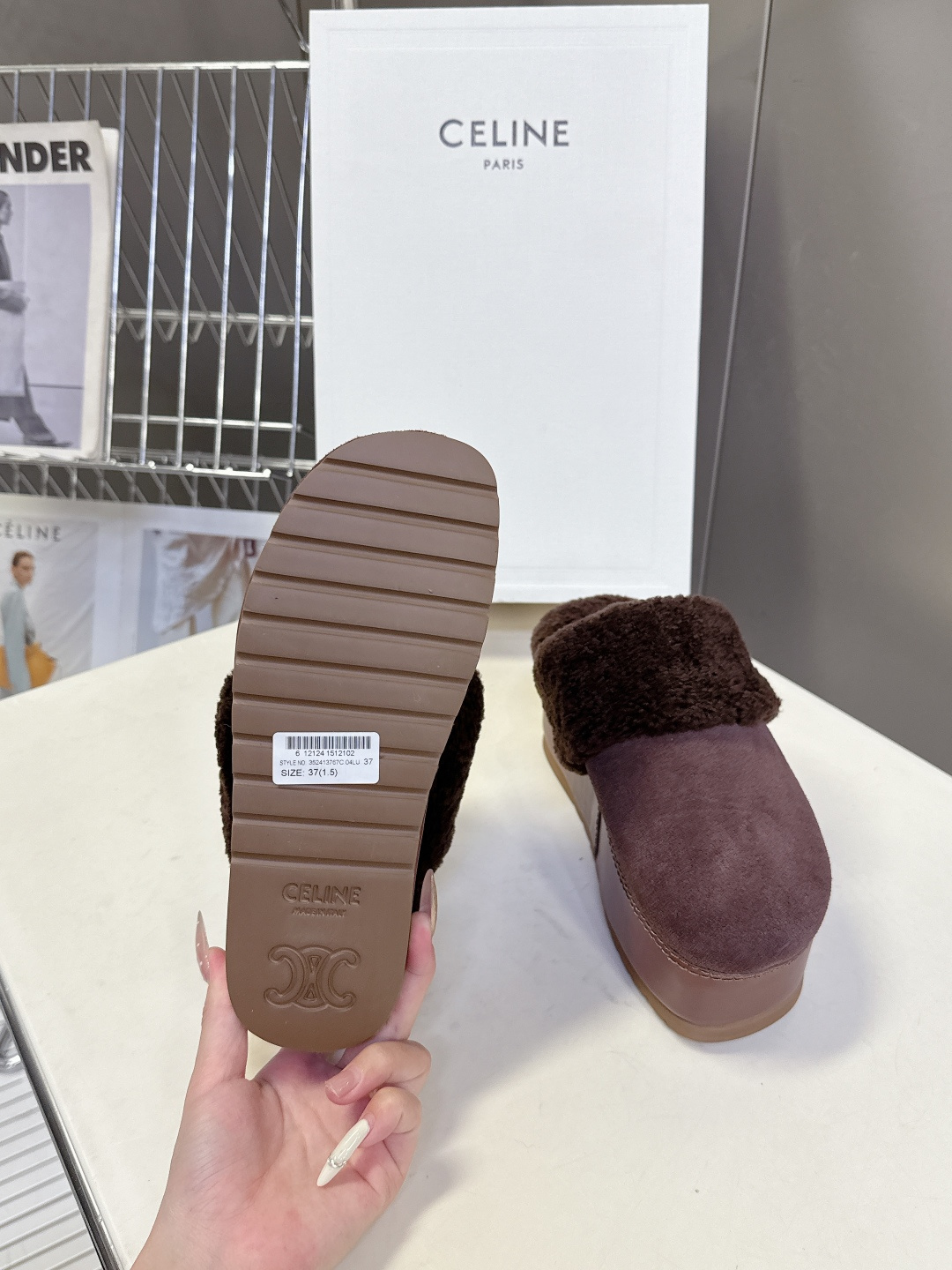Celine思琳凯旋门秋冬新款厚底毛毛包头拖高级感十足 网红ins种草神器、非常复古风、气场十足单品、设