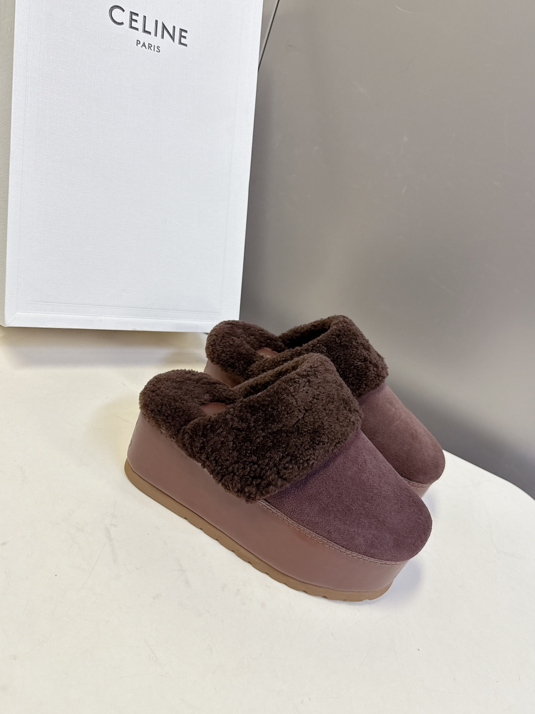 Celine思琳凯旋门秋冬新款厚底毛毛包头拖高级感十足 网红ins种草神器、非常复古风、气场十足单品、设