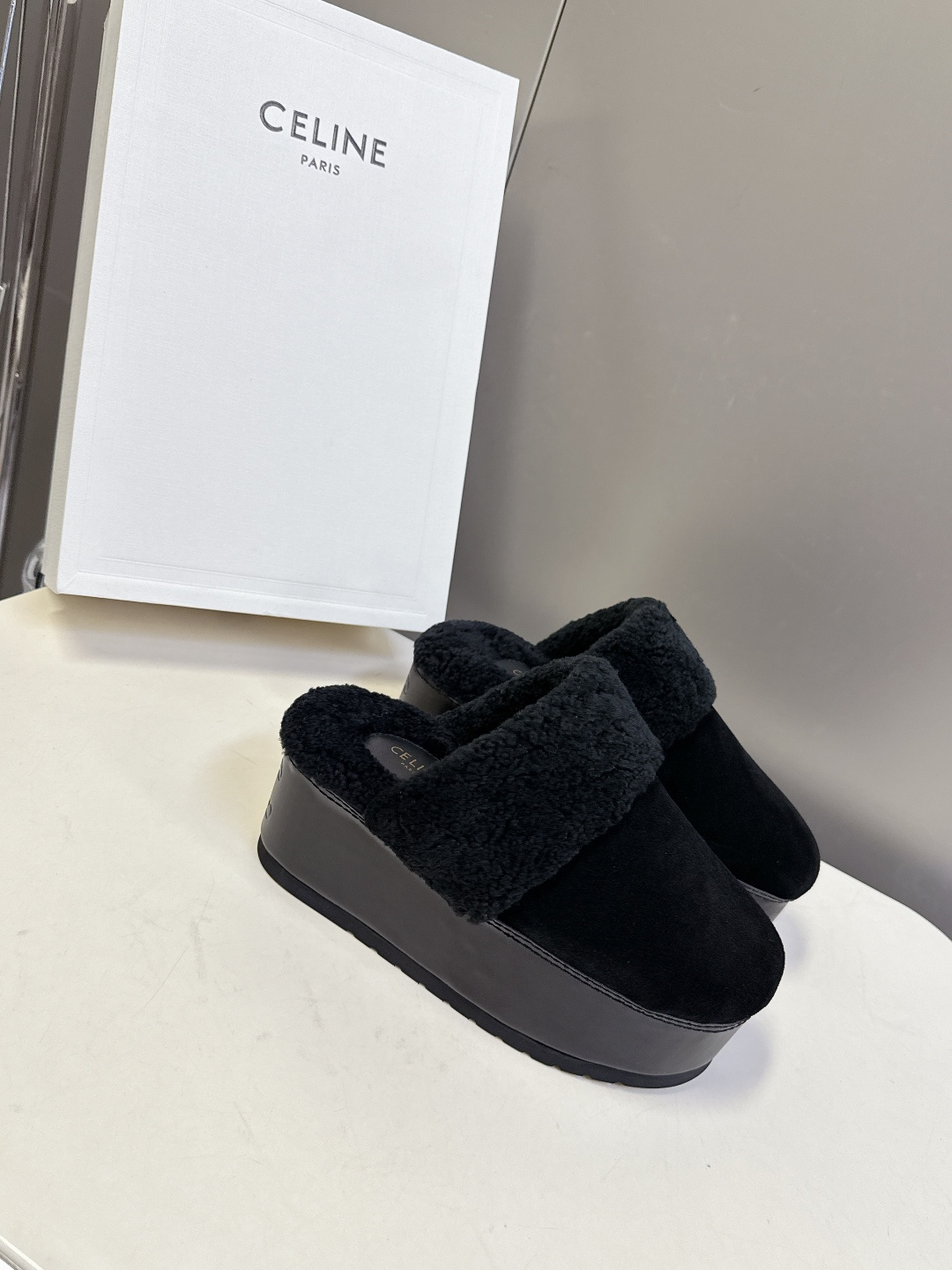 Celine思琳凯旋门秋冬新款厚底毛毛包头拖高级感十足 网红ins种草神器、非常复古风、气场十足单品、设