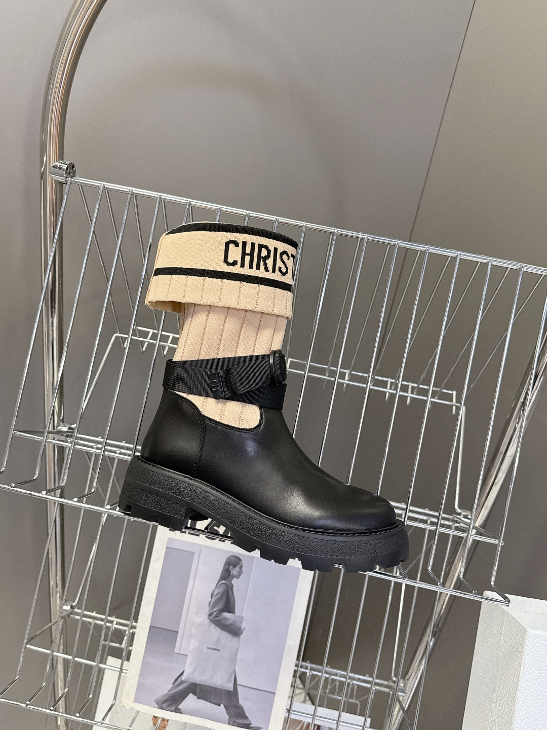 Dior迪奥秋冬最新款骑士靴 长靴 超多明星网红种草 时尚与潮流同时拥有 简约的设计 细节充满品牌元素 