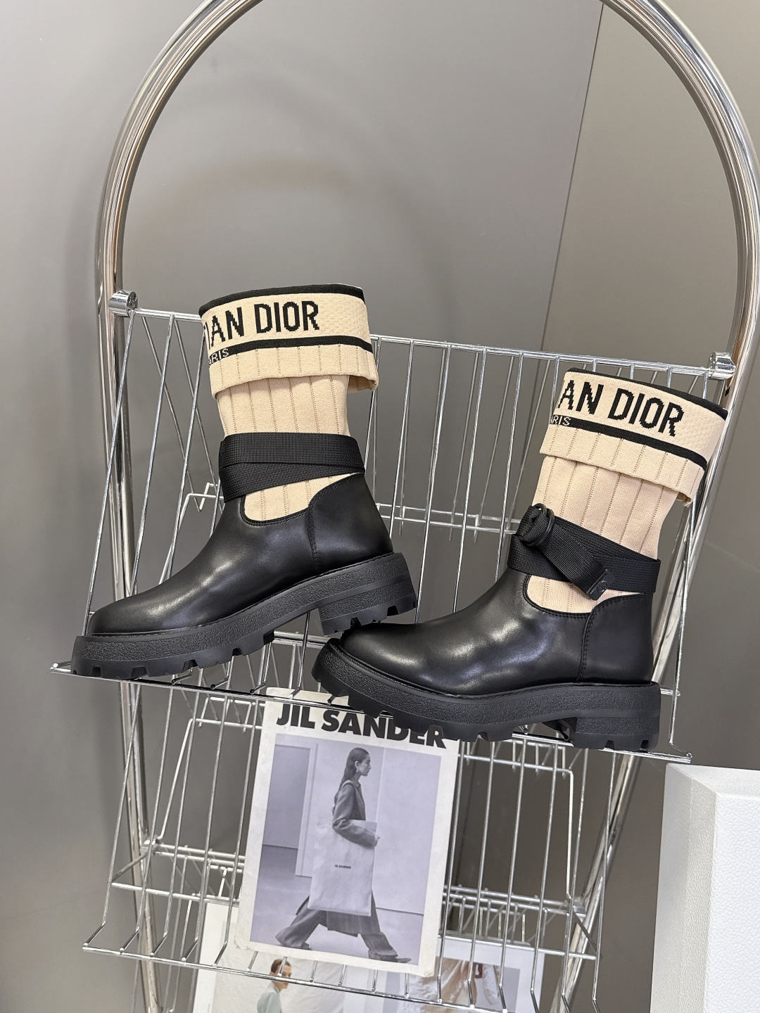 Dior迪奥秋冬最新款骑士靴 长靴 超多明星网红种草 时尚与潮流同时拥有 简约的设计 细节充满品牌元素 