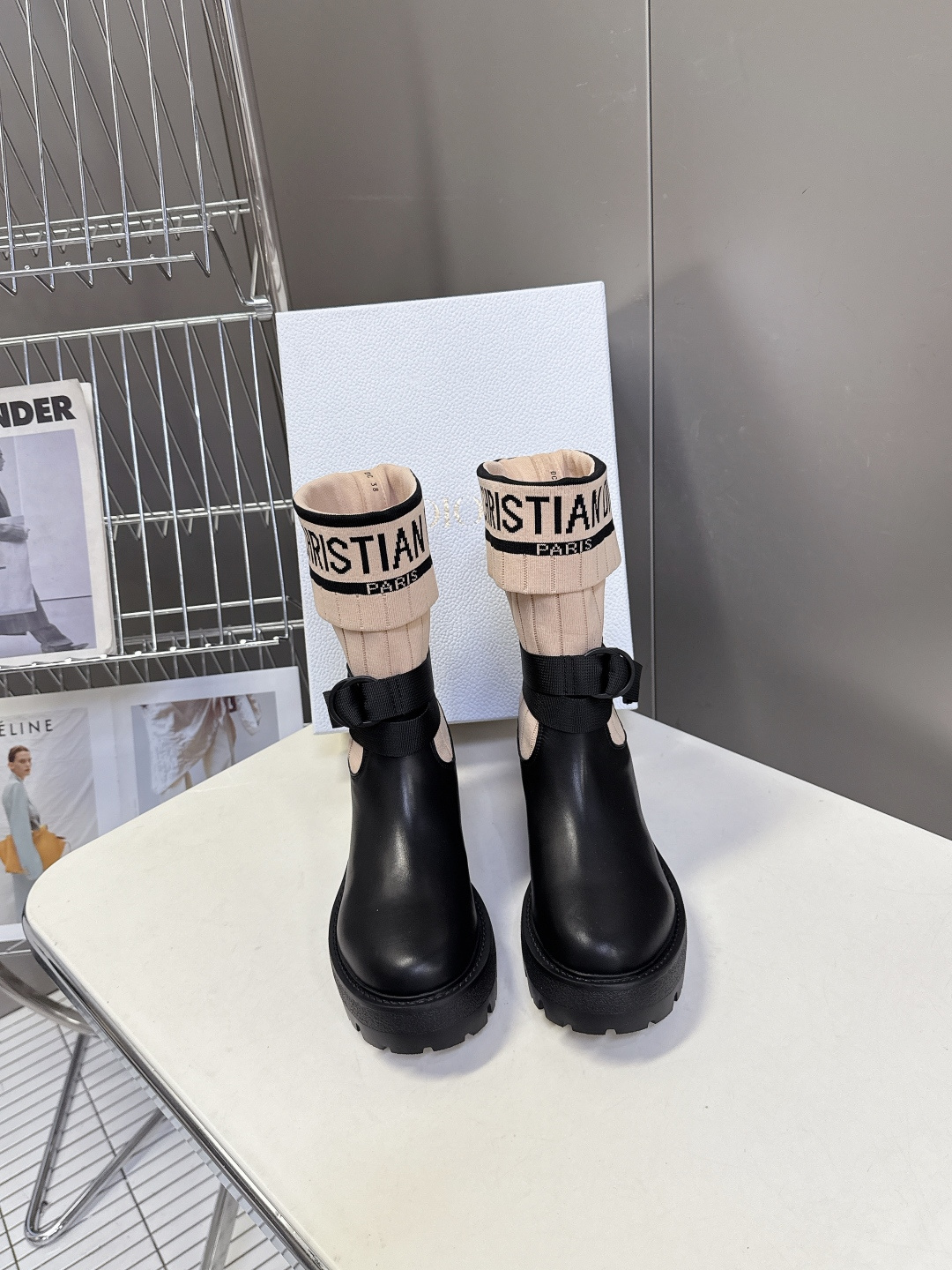 Dior迪奥秋冬最新款骑士靴 长靴 超多明星网红种草 时尚与潮流同时拥有 简约的设计 细节充满品牌元素 