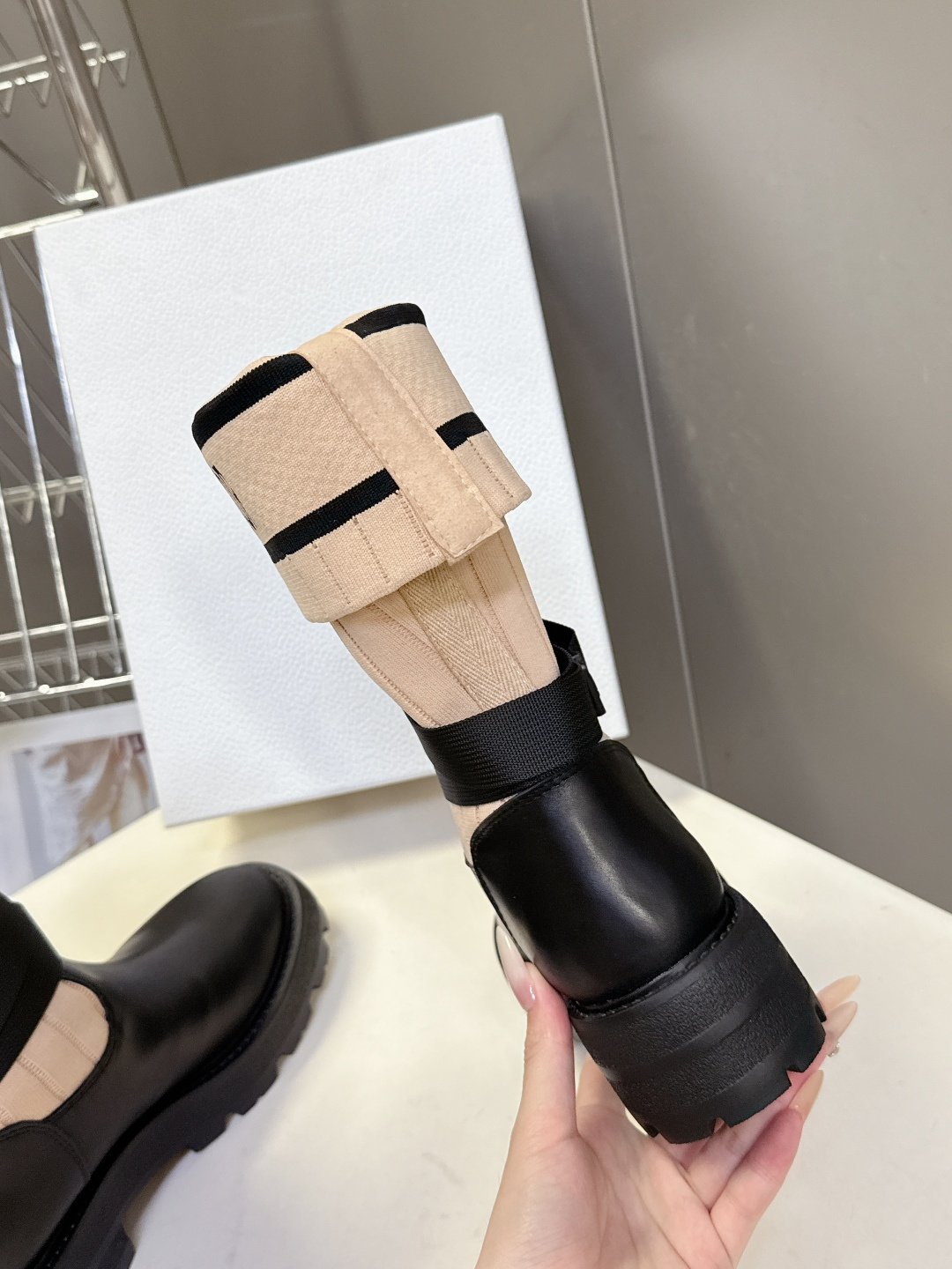 Dior迪奥秋冬最新款骑士靴 长靴 超多明星网红种草 时尚与潮流同时拥有 简约的设计 细节充满品牌元素 