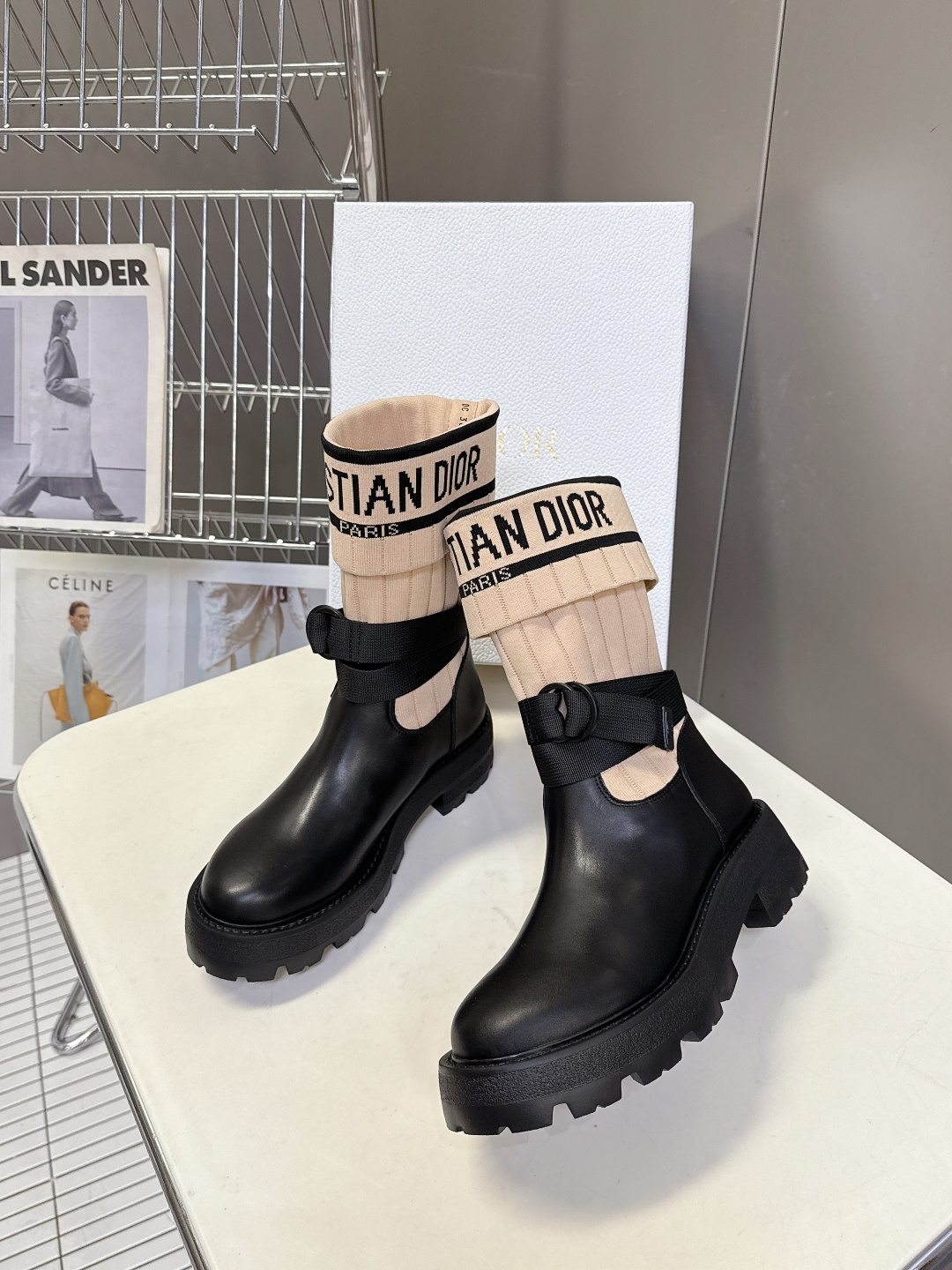 Dior迪奥秋冬最新款骑士靴 长靴 超多明星网红种草 时尚与潮流同时拥有 简约的设计 细节充满品牌元素 