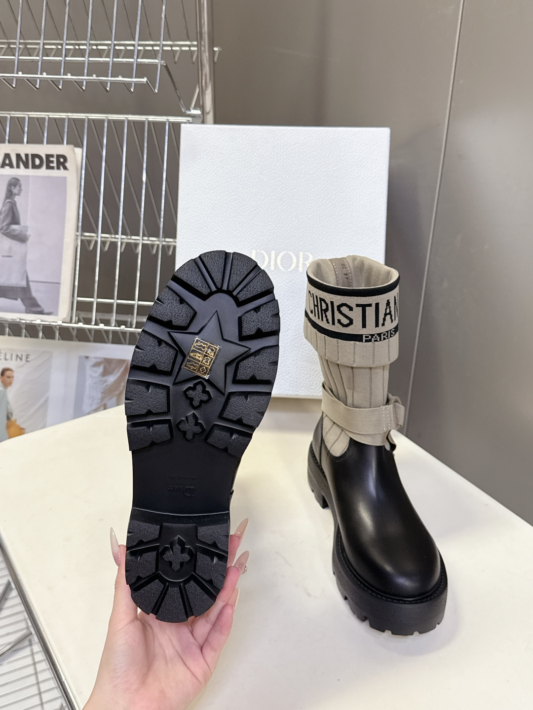 Dior迪奥秋冬最新款骑士靴 长靴 超多明星网红种草 时尚与潮流同时拥有 简约的设计 细节充满品牌元素 