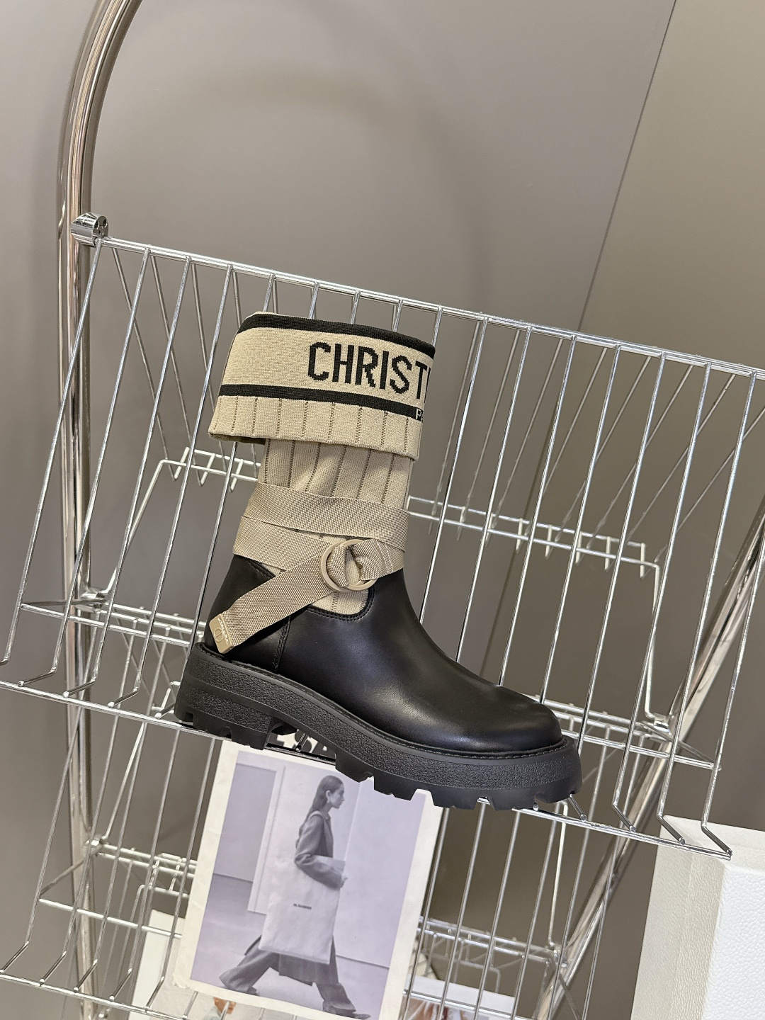 Dior迪奥秋冬最新款骑士靴 长靴 超多明星网红种草 时尚与潮流同时拥有 简约的设计 细节充满品牌元素 