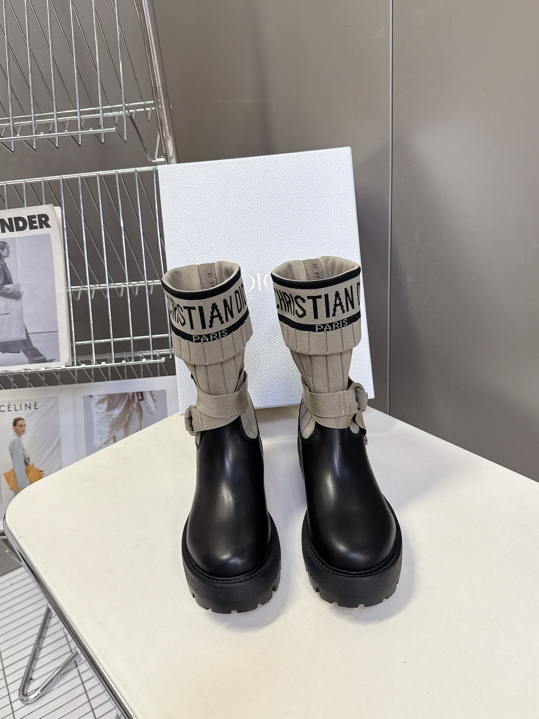 Dior迪奥秋冬最新款骑士靴 长靴 超多明星网红种草 时尚与潮流同时拥有 简约的设计 细节充满品牌元素 