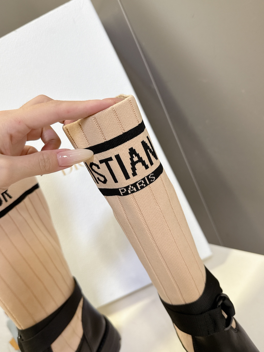 Dior迪奥秋冬最新款骑士靴 长靴 超多明星网红种草 时尚与潮流同时拥有 简约的设计 细节充满品牌元素 