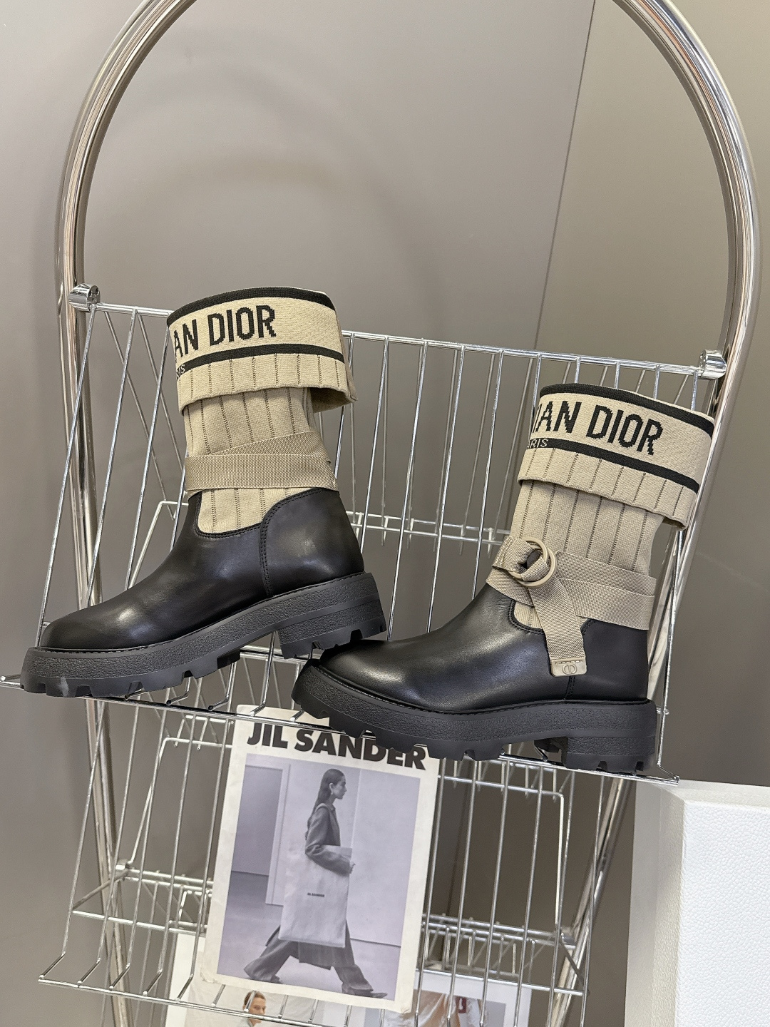 Dior迪奥秋冬最新款骑士靴 长靴 超多明星网红种草 时尚与潮流同时拥有 简约的设计 细节充满品牌元素 