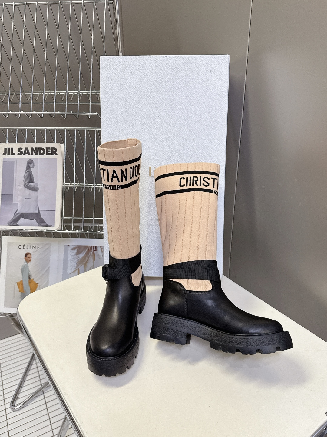Dior迪奥秋冬最新款骑士靴 长靴 超多明星网红种草 时尚与潮流同时拥有 简约的设计 细节充满品牌元素 