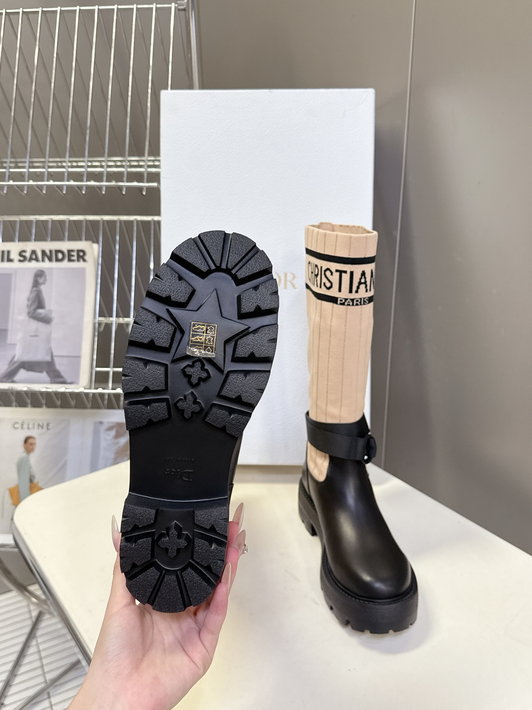 Dior迪奥秋冬最新款骑士靴 长靴 超多明星网红种草 时尚与潮流同时拥有 简约的设计 细节充满品牌元素 