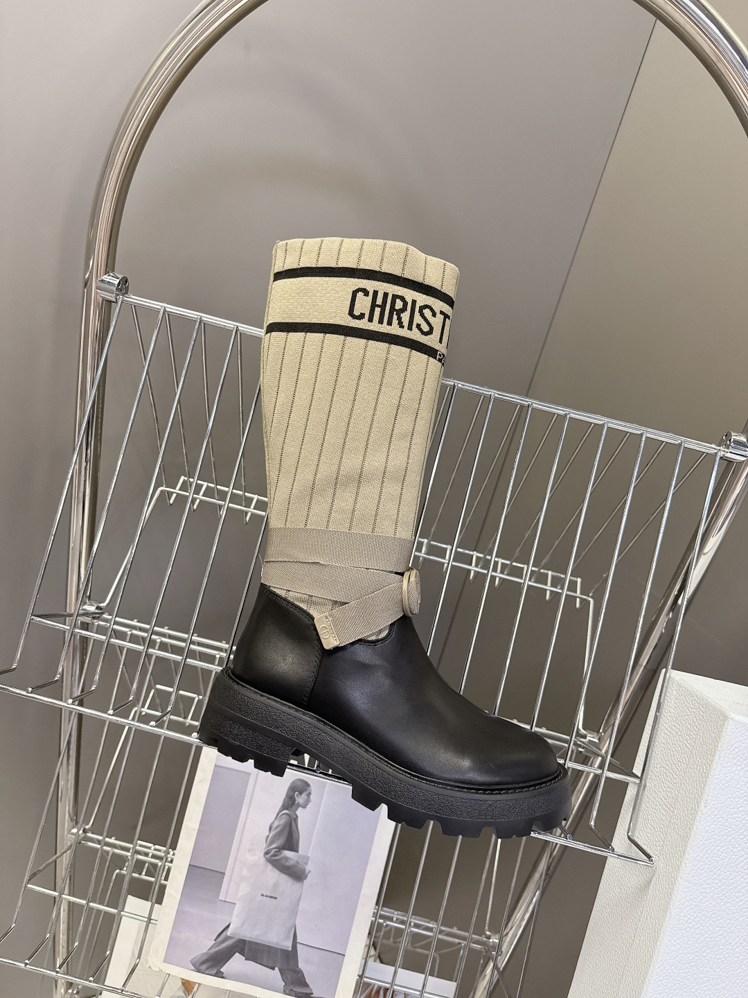 Dior迪奥秋冬最新款骑士靴 长靴 超多明星网红种草 时尚与潮流同时拥有 简约的设计 细节充满品牌元素 