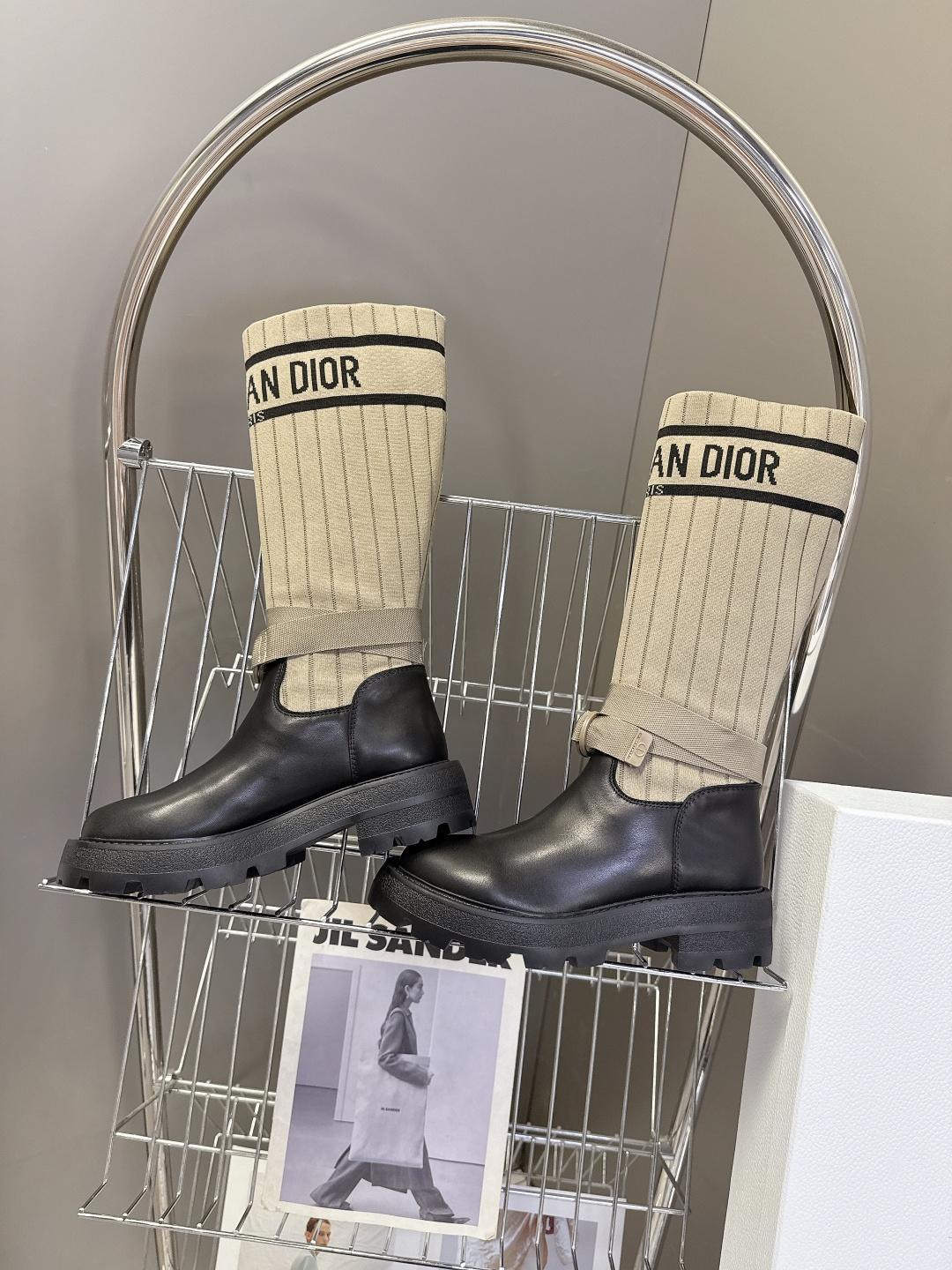 Dior迪奥秋冬最新款骑士靴 长靴 超多明星网红种草 时尚与潮流同时拥有 简约的设计 细节充满品牌元素 