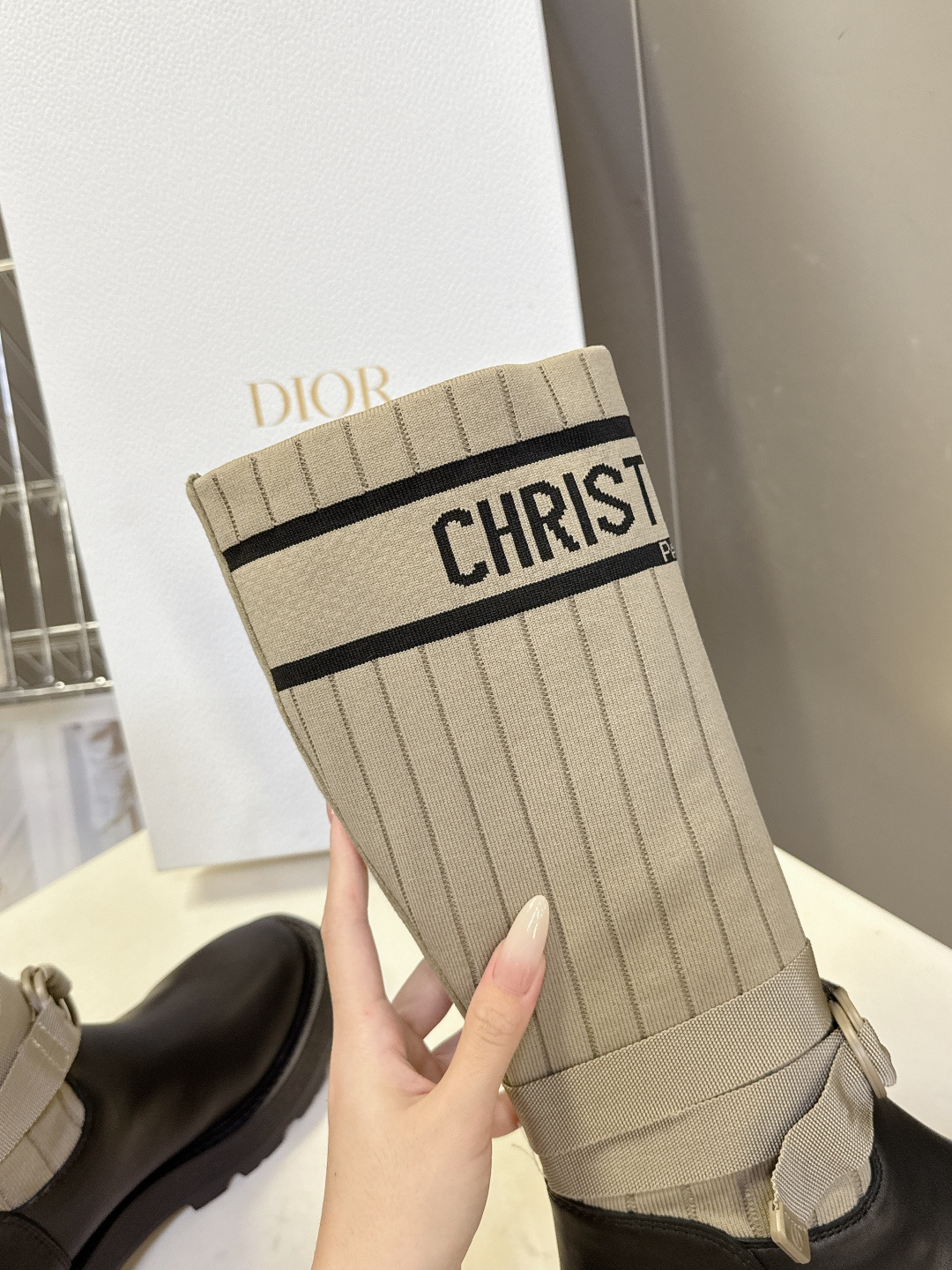 Dior迪奥秋冬最新款骑士靴 长靴 超多明星网红种草 时尚与潮流同时拥有 简约的设计 细节充满品牌元素 