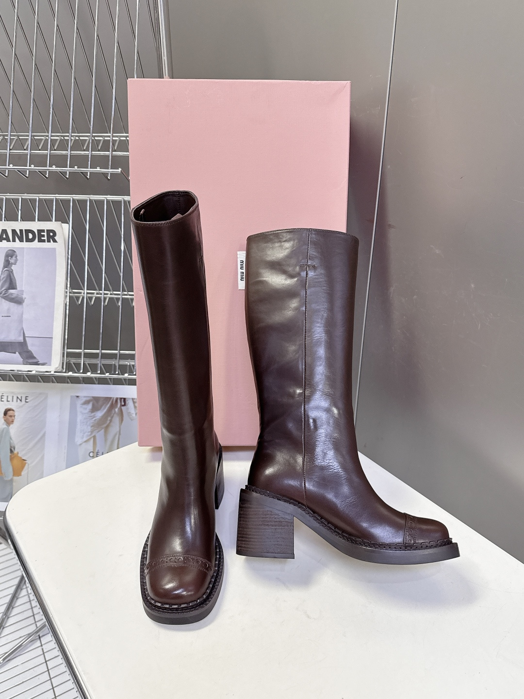 MiuMiu缪缪秋冬最新款复古皮靴 长靴 超多明星时尚博主种草 当下最流行的型体隔板设计 结合美拉德色系