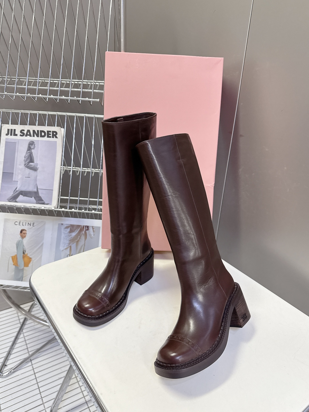 MiuMiu缪缪秋冬最新款复古皮靴 长靴 超多明星时尚博主种草 当下最流行的型体隔板设计 结合美拉德色系