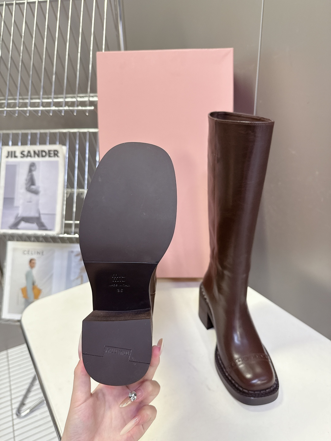 MiuMiu缪缪秋冬最新款复古皮靴 长靴 超多明星时尚博主种草 当下最流行的型体隔板设计 结合美拉德色系