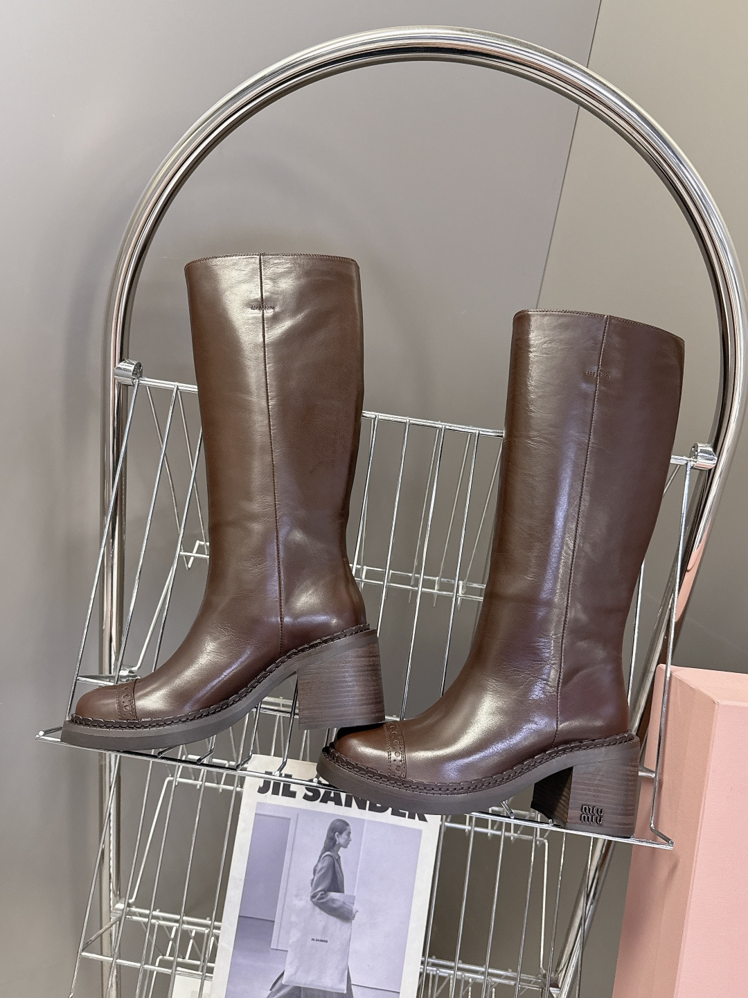 MiuMiu缪缪秋冬最新款复古皮靴 长靴 超多明星时尚博主种草 当下最流行的型体隔板设计 结合美拉德色系