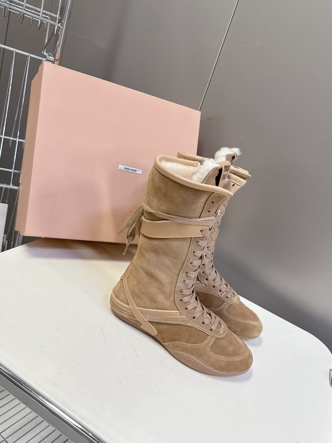 MiuMiu缪缪最新走秀款复古毛毛鞋 拳击鞋官方秀场出镜率最高的单品 超多明星时尚博主种草 miu系穿搭