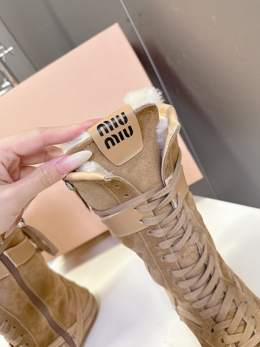 MiuMiu缪缪最新走秀款复古毛毛鞋 拳击鞋官方秀场出镜率最高的单品 超多明星时尚博主种草 miu系穿搭