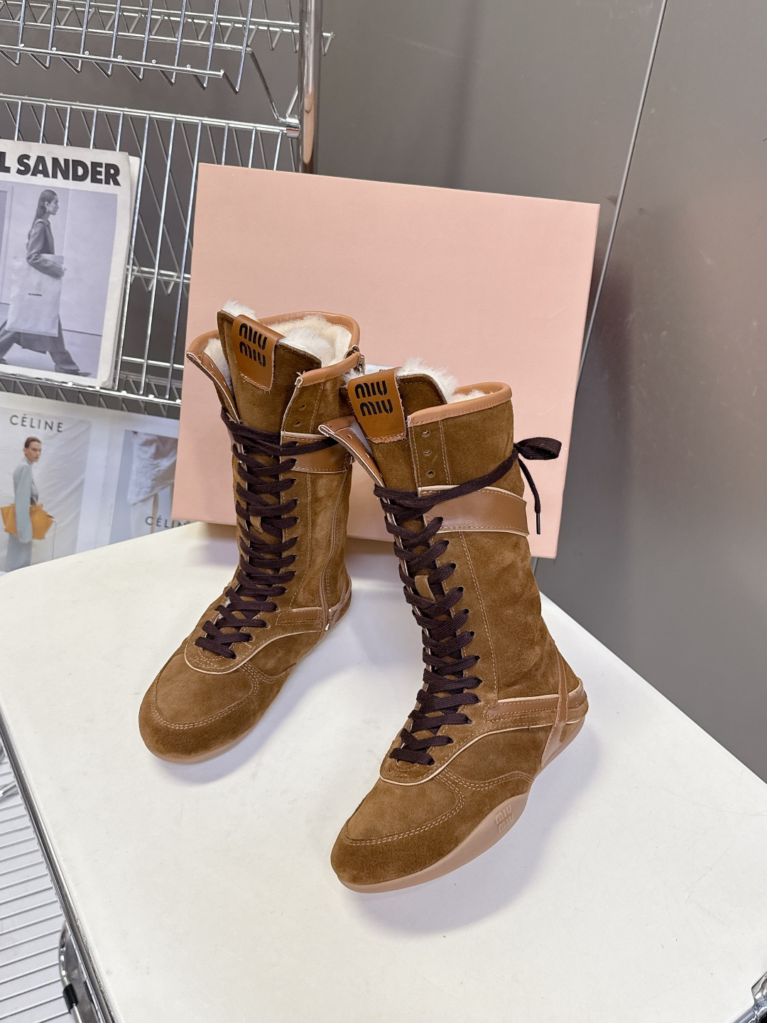 MiuMiu缪缪最新走秀款复古毛毛鞋 拳击鞋官方秀场出镜率最高的单品 超多明星时尚博主种草 miu系穿搭