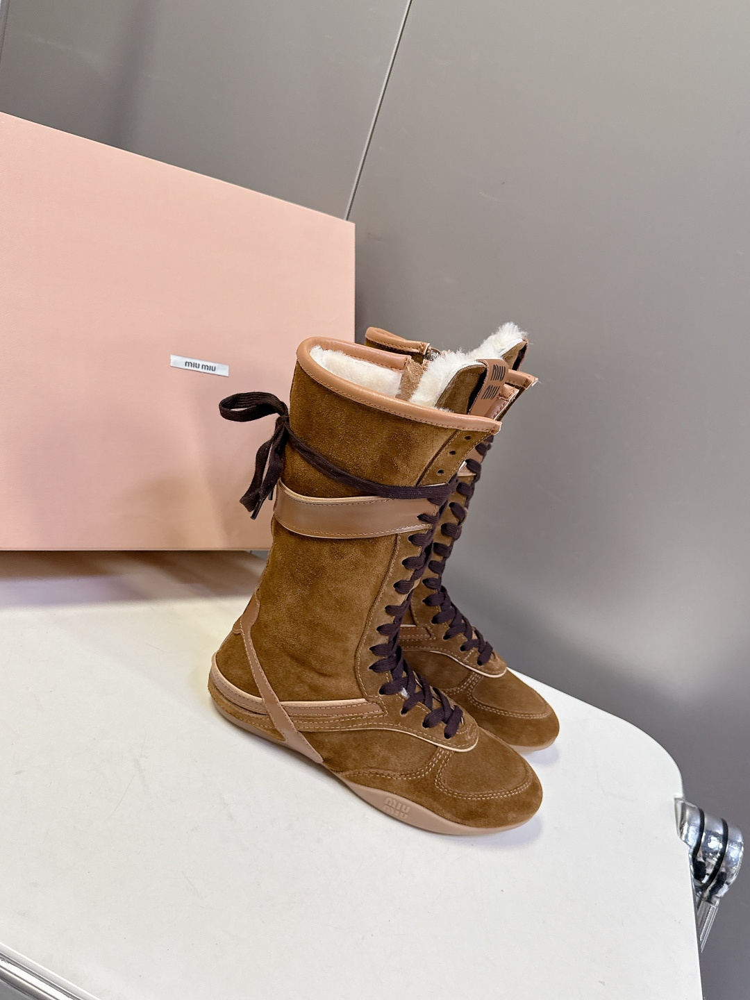 MiuMiu缪缪最新走秀款复古毛毛鞋 拳击鞋官方秀场出镜率最高的单品 超多明星时尚博主种草 miu系穿搭
