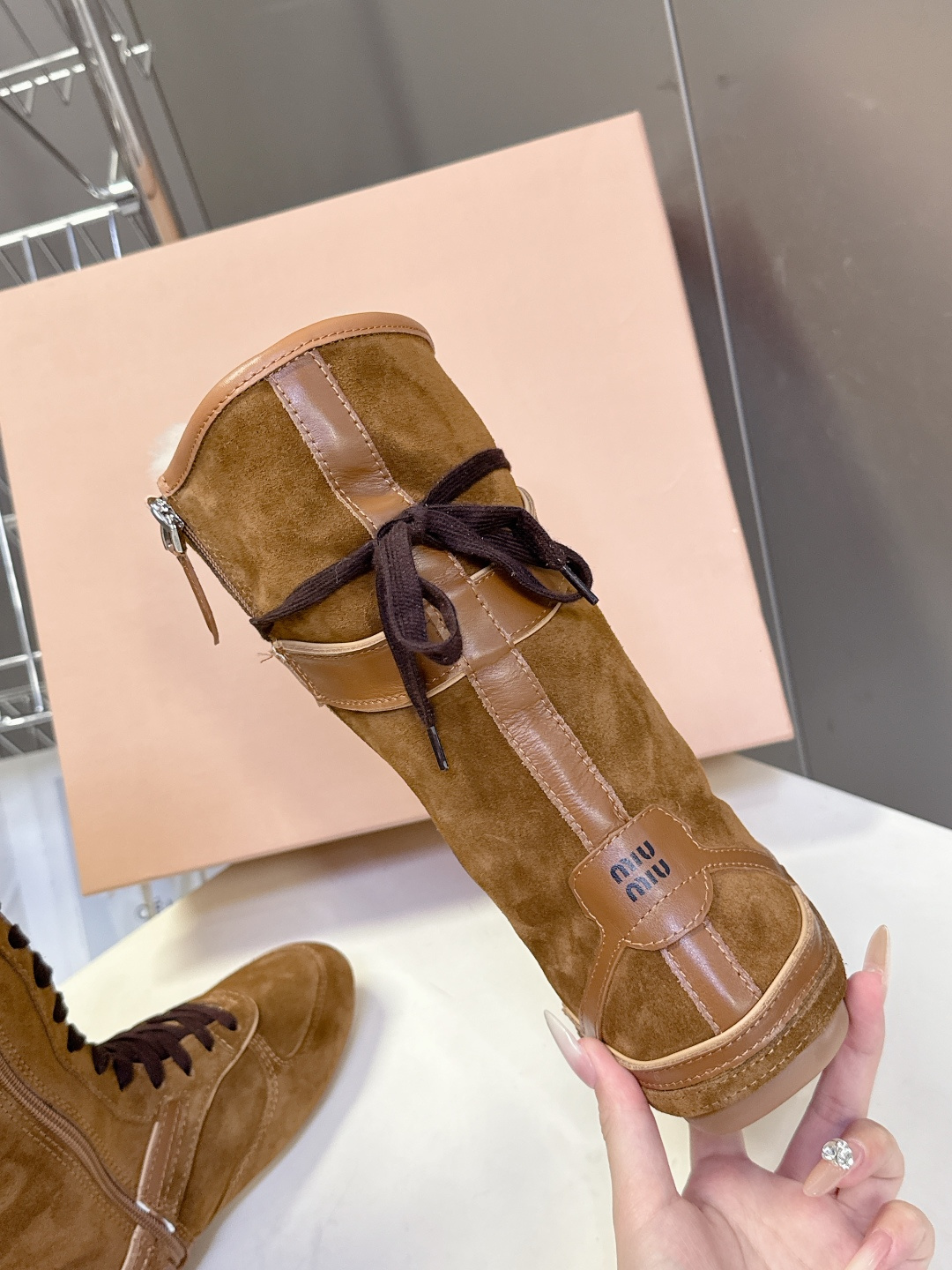 MiuMiu缪缪最新走秀款复古毛毛鞋 拳击鞋官方秀场出镜率最高的单品 超多明星时尚博主种草 miu系穿搭