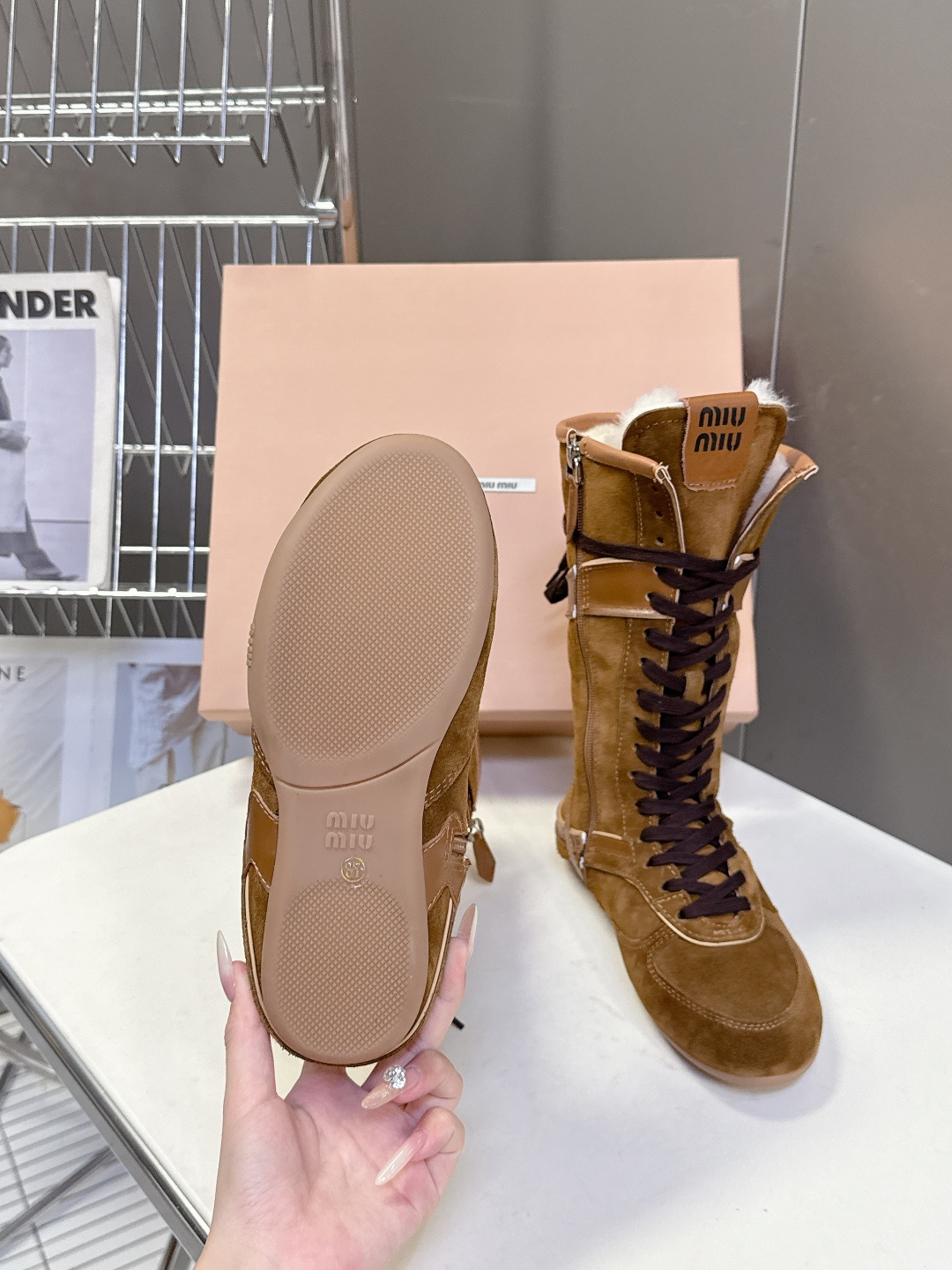 MiuMiu缪缪最新走秀款复古毛毛鞋 拳击鞋官方秀场出镜率最高的单品 超多明星时尚博主种草 miu系穿搭