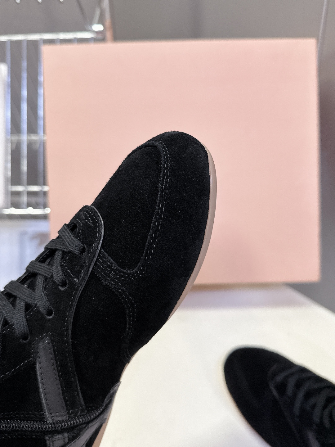 MiuMiu缪缪最新走秀款复古毛毛鞋 拳击鞋官方秀场出镜率最高的单品 超多明星时尚博主种草 miu系穿搭