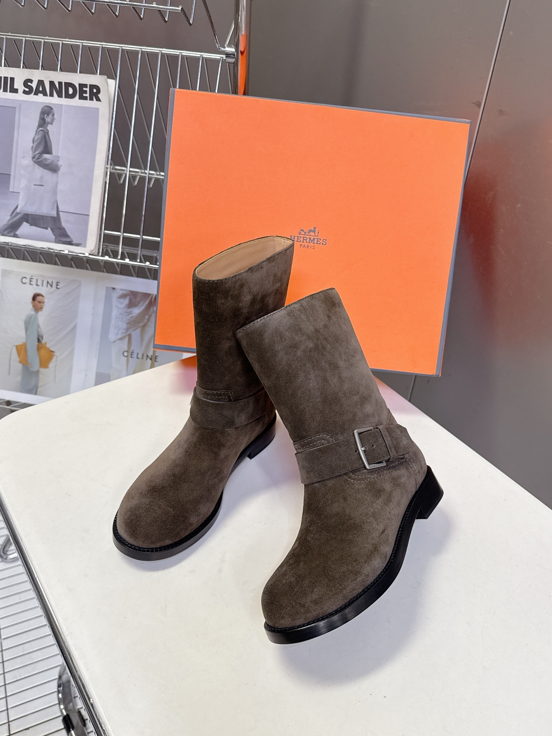 Hermes 爱马仕秋冬最新款老钱风一脚蹬短靴 专柜超难配货 🐎家靴子的设计风格通常以经典简约为主 这款