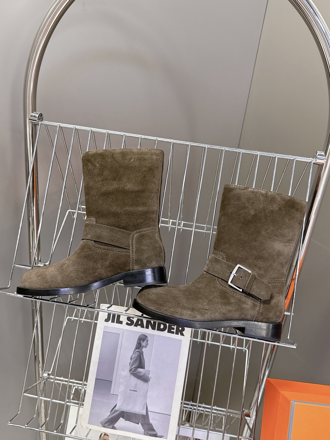 Hermes 爱马仕秋冬最新款老钱风一脚蹬短靴 专柜超难配货 🐎家靴子的设计风格通常以经典简约为主 这款