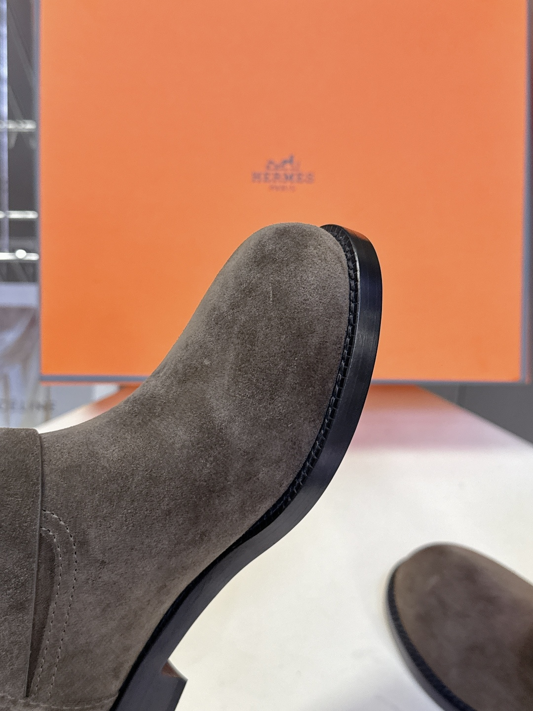 Hermes 爱马仕秋冬最新款老钱风一脚蹬短靴 专柜超难配货 🐎家靴子的设计风格通常以经典简约为主 这款