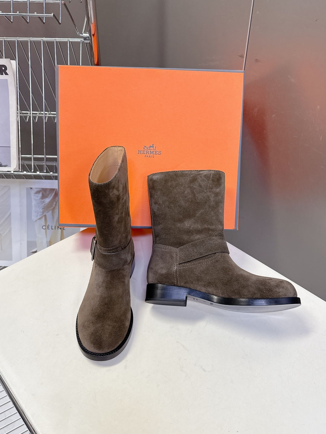 Hermes 爱马仕秋冬最新款老钱风一脚蹬短靴 专柜超难配货 🐎家靴子的设计风格通常以经典简约为主 这款