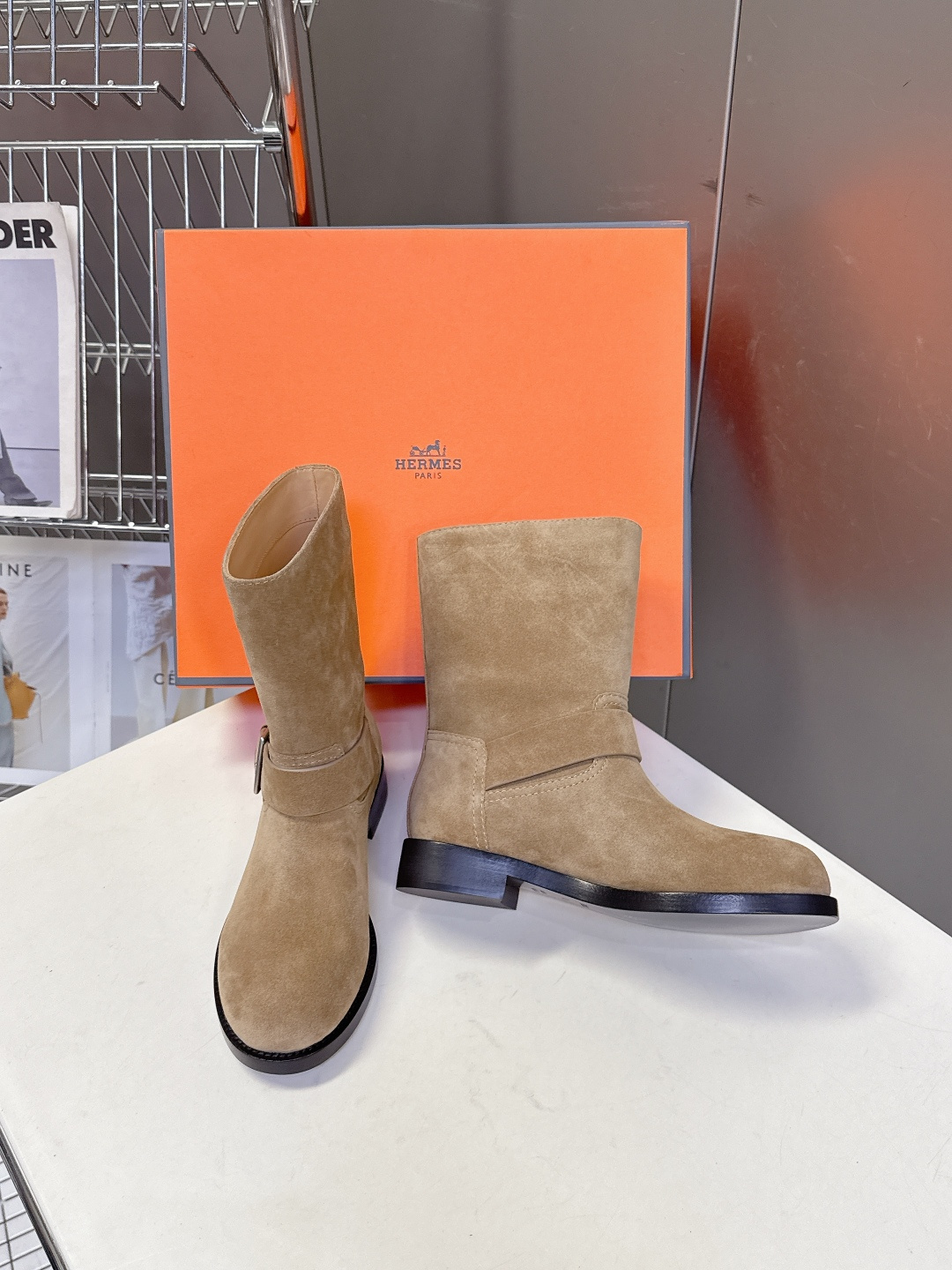 Hermes 爱马仕秋冬最新款老钱风一脚蹬短靴 专柜超难配货 🐎家靴子的设计风格通常以经典简约为主 这款